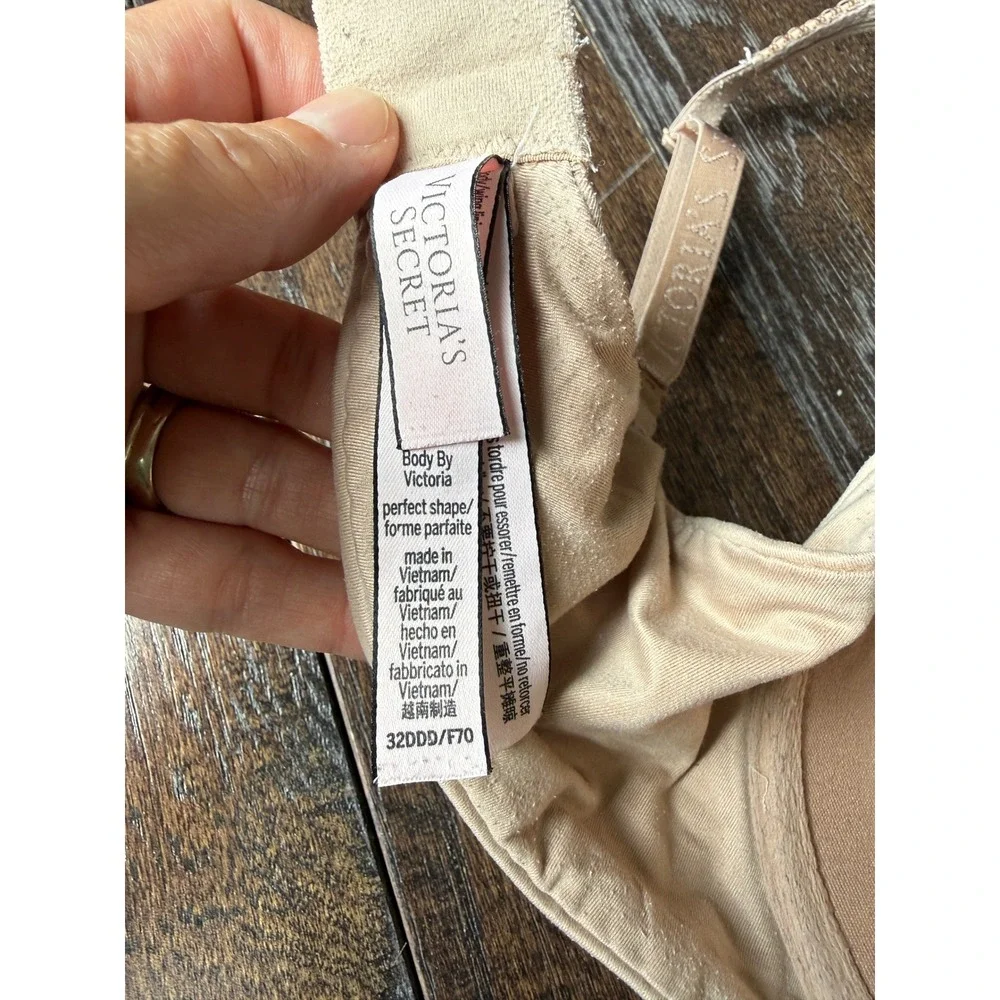 Victoria's‎ Secret Body By Victoria Perfect Shape Bra Beige 32DDD F70 Underwire